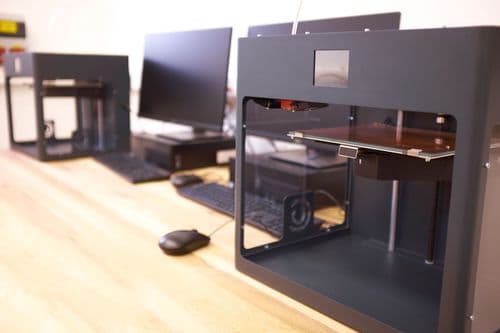 3D printerek a DKA teremben az asztalon